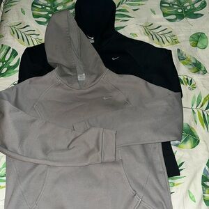 2 pack Nike sweatshirts